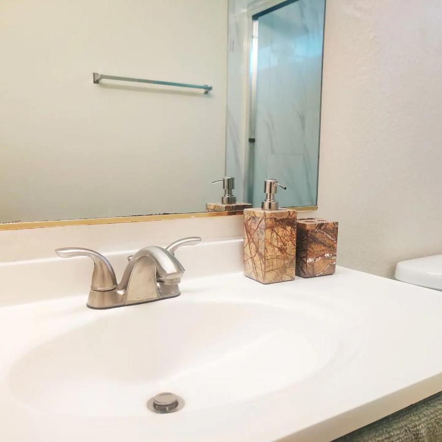 Nice Private Room In A House Close To Red Rock & Las Vegas Strip Exterior photo